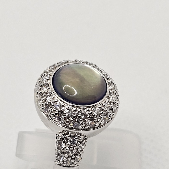 Vintage Mother of Pearl Sterling Silver Diamond Ring Size 7! - Picture 2 of 7